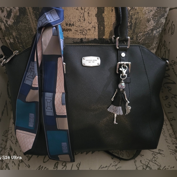 Michael Kors Ciara Large Saffiano Leather Satchel EUC w/ Scarf & Bag Charm - Picture 1 of 17